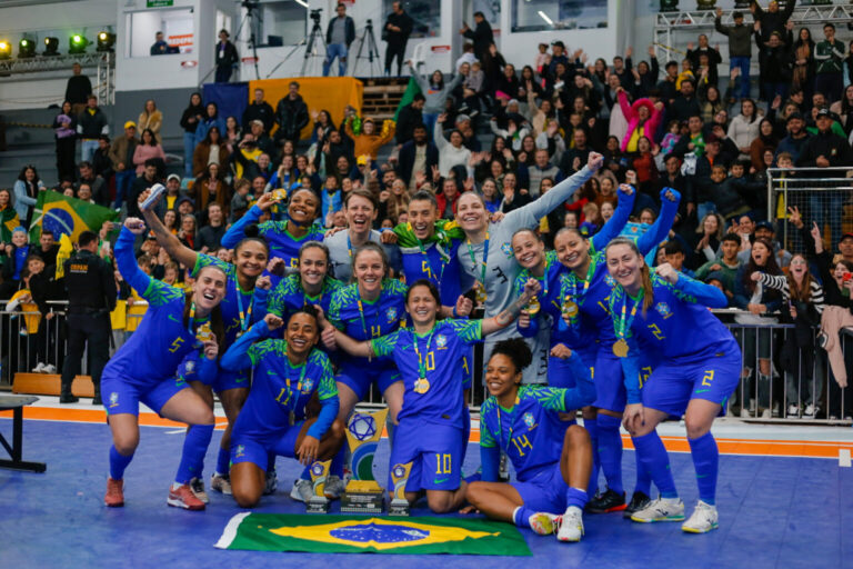 Seleção-Feminina-Tricampeã-Torneio-internacional-Futsal-feminino-2025