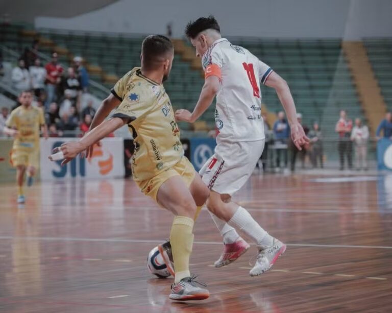 parana-clubet-vence-sao-miguel-classificado-oitavas-final-brasileiro-futsal-2025